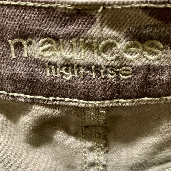 Maurices Vintage High Rise Camo 3.5 inch frayed hem shorts size 16 EUC - Picture 6 of 7